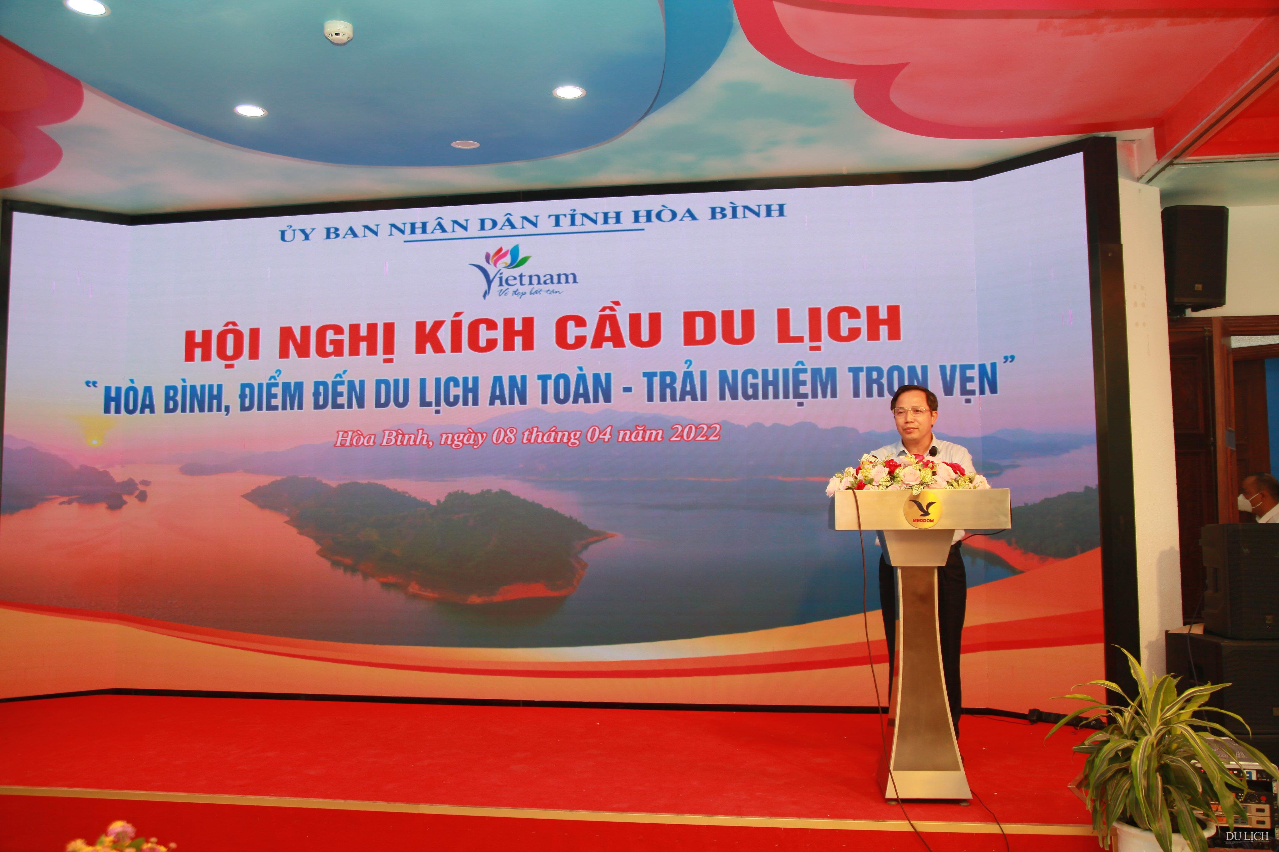 Phó Chủ tịch thường trực UBND tỉnh Hòa Bình Nguyễn Văn Toàn phát biểu tại hội nghị